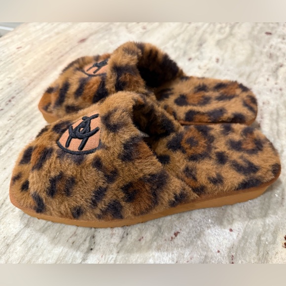 Ariat Leopard Print Fuzzy Slippers - Picture 2 of 4